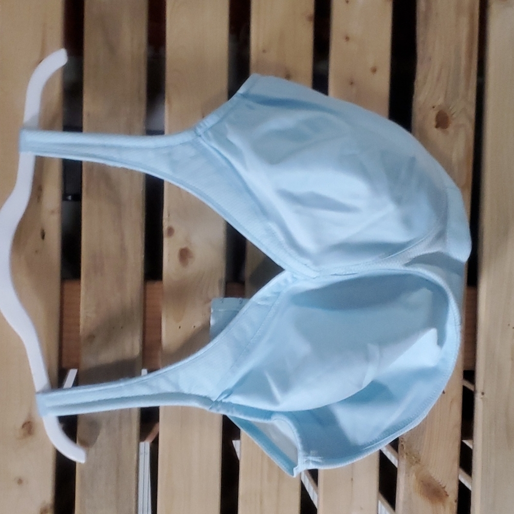 Glamorise SPORTS Bra 44DD brand new without tags.